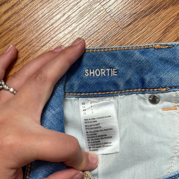 Cut-Off Denim Shorts - Picture 4 of 4